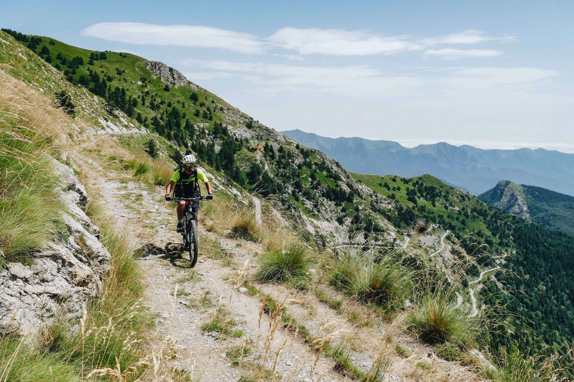 In Bicicletta sull'Alta Via del Sale: due Giorni dalle Alpi al Mare (Low Cost)