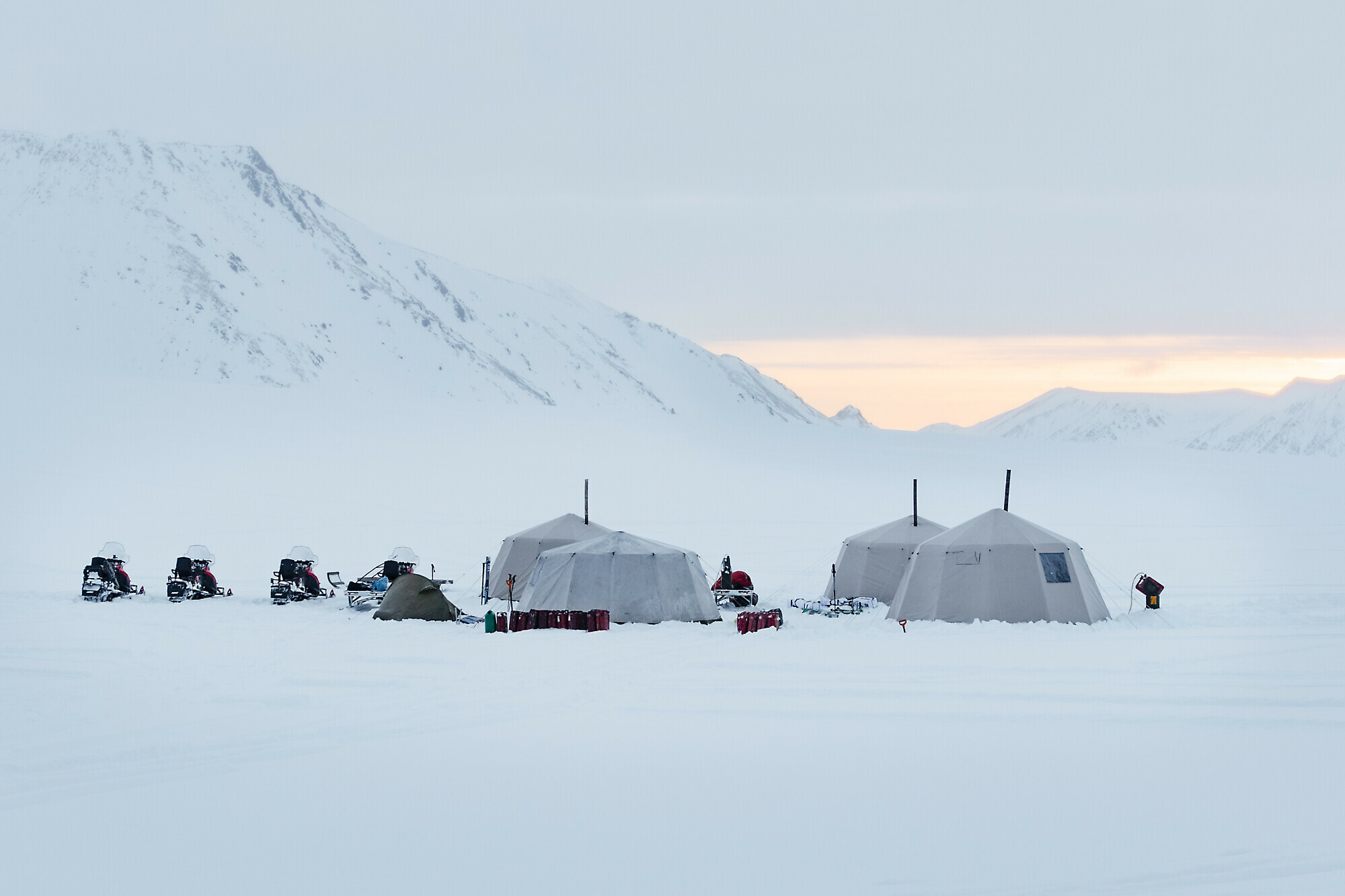 Scialpinismo alle Isole Svalbard: Atomfjella, un viaggio estremo nell'Artico